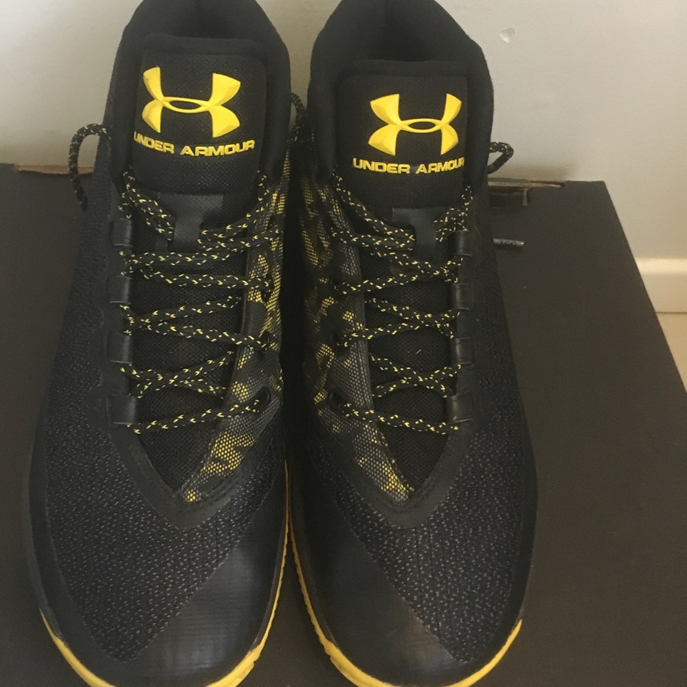 Steph Curry Under Armour  Blk  yellow hi top shoes